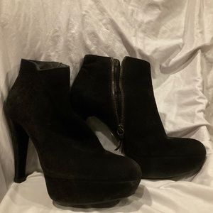 Stuart Weitzman size 8 black suede ankle boots
